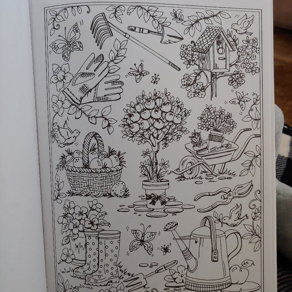 Creative Haven "Spring Scenes" Color Book - Picture 6 of 12